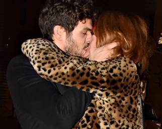 Jane Alexander ed Elia Fongaro, ancora baci passionali