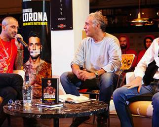 Fabrizio Corona presenta il libro con Carlos