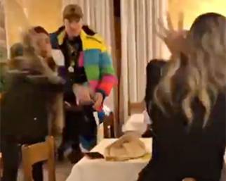 La moglie di Francesco Facchinetti tira un bicchiere contro Laura Cremaschi