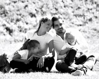 Michelle con Tomaso e le figlie al parco