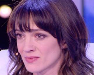 Asia Argento crolla in diretta tv, la D’Urso interrompe lo show