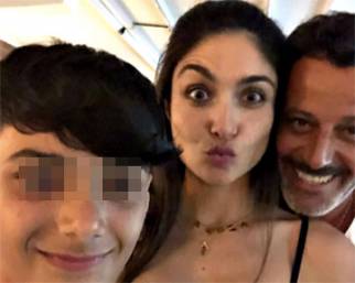 Kiko Nalli presenta Ambra ai suoi figli