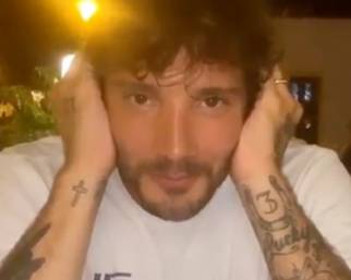 Belen e Stefano e gli indovinelli con Santiago