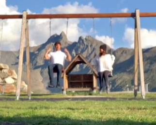 Belen e Stefano De Martino in vacanza con Santiago in montagna