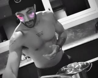 Andrea Iannone cucina per Giulia De Lellis