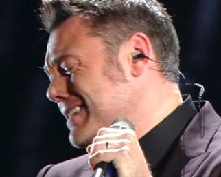 Tiziano Ferro in lacrime a Sanremo