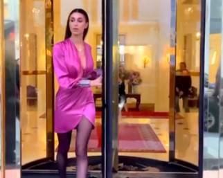 Belen Rodriguez diva per la Fashion Week a Parigi