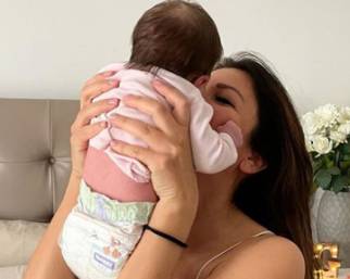 Alessia Ventura, primo mese da mamma