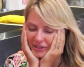 Manila Nazzaro in lacrime al GF Vip