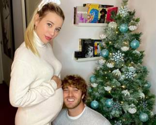 Ciavarro e Incorvaia, pancione sotto l'albero