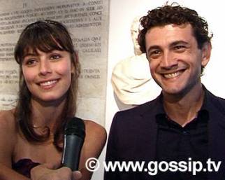 Mastronardi e Marchioni, una coppia al bacio